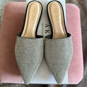 AKIRA Sparkly Chrissy slip on loader flats size 8 NWT